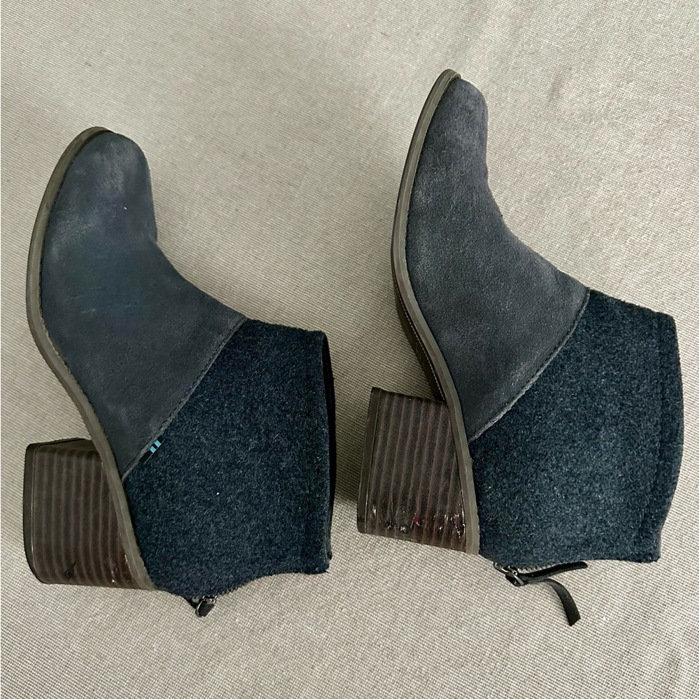Stylish TOMS Women's Gray Ankle Boots